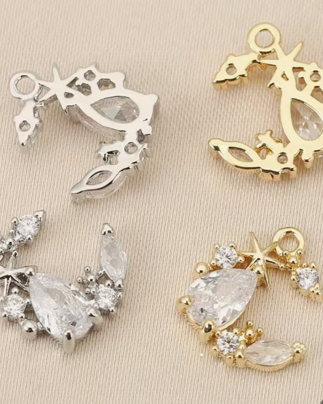 Glitzer Mond- Charm Silber + Gold